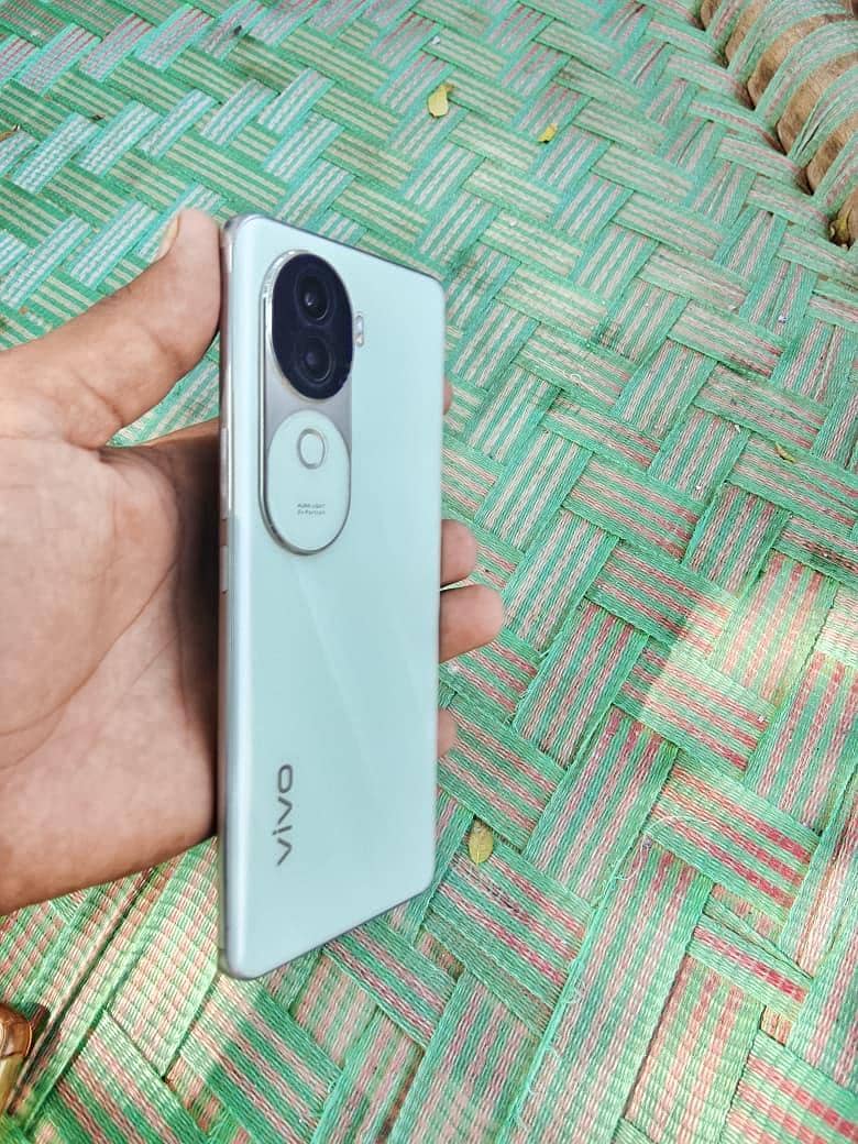 vivo v40e 4