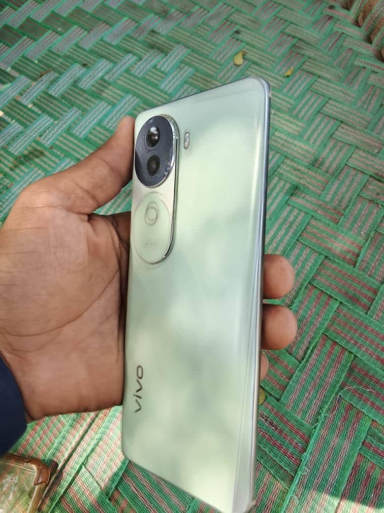 vivo v40e 5