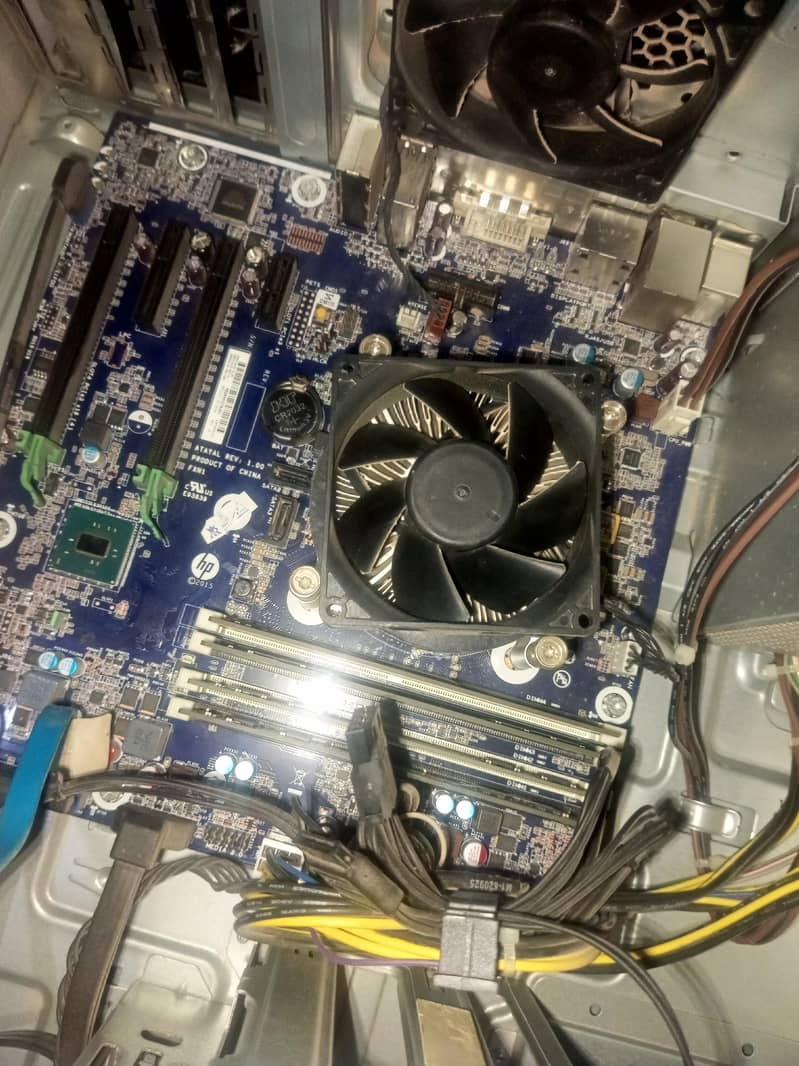 HP. Z240 3