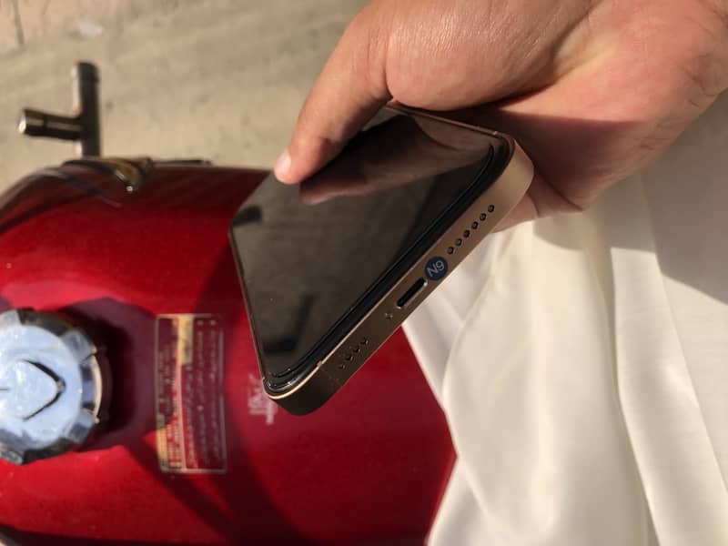 Apple iPhone XR 4