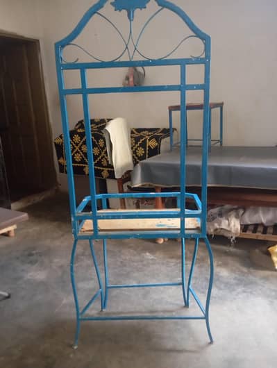 iron mirror stand