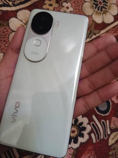 Vivo V40