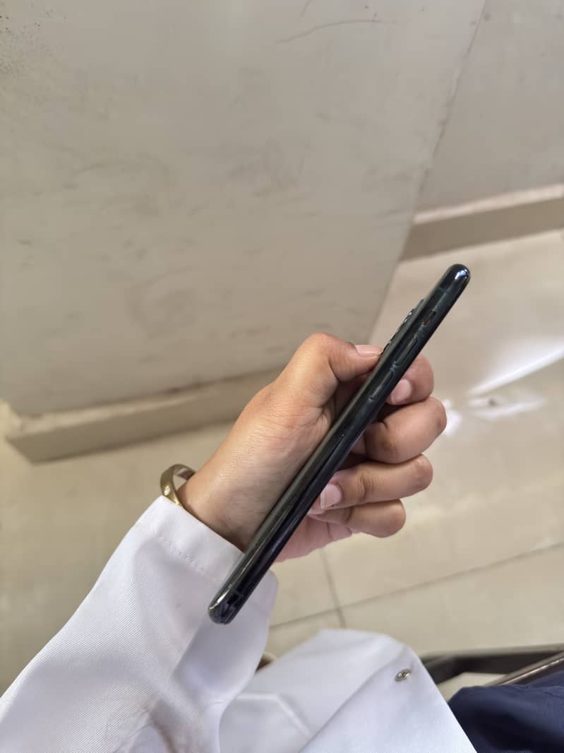 Apple iPhone 11 Pro 1