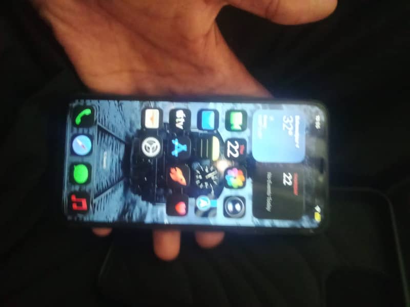 Apple iPhone 11 Pro Max 4