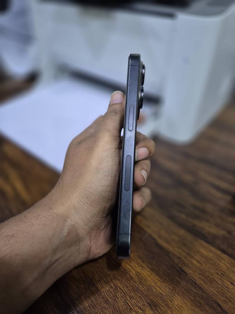 Apple iPhone 15 Pro 3