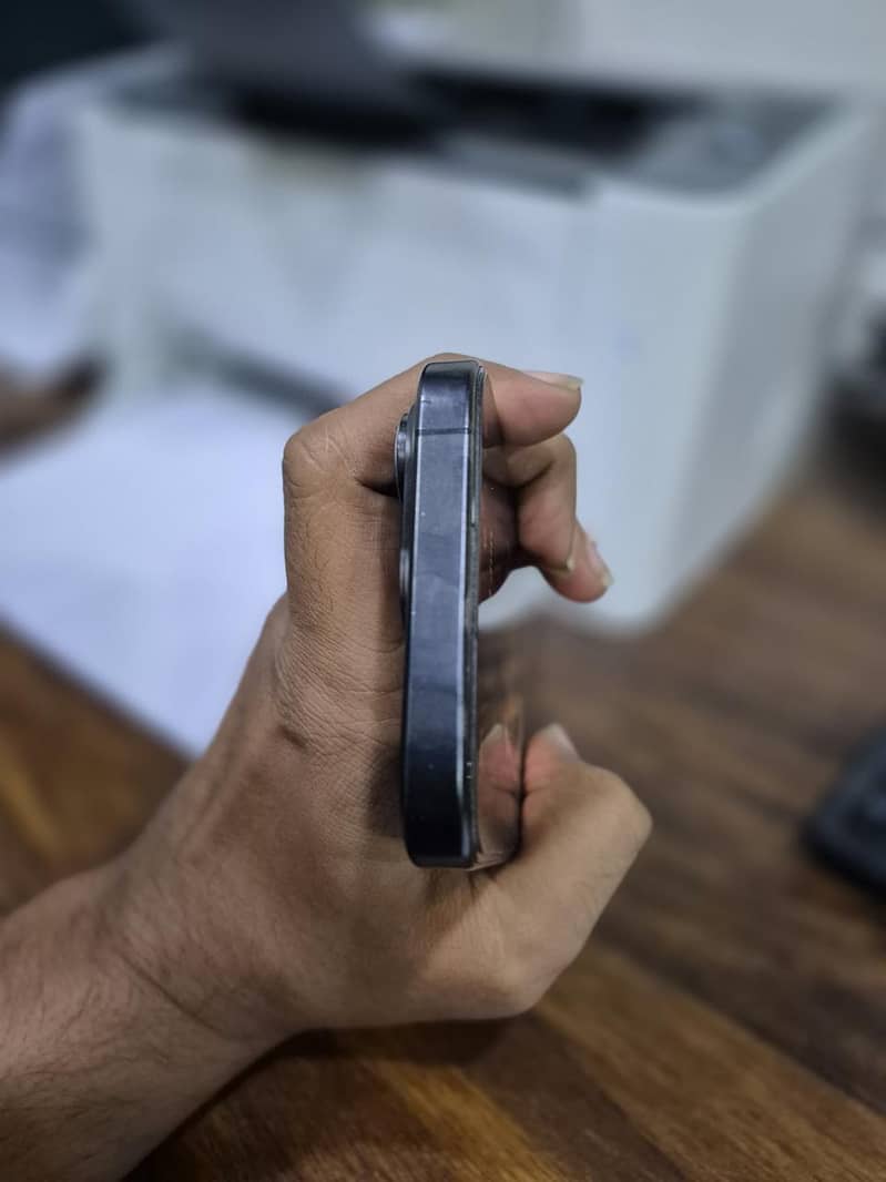 Apple iPhone 15 Pro 4
