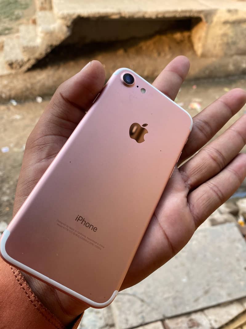 Apple iPhone 7 2