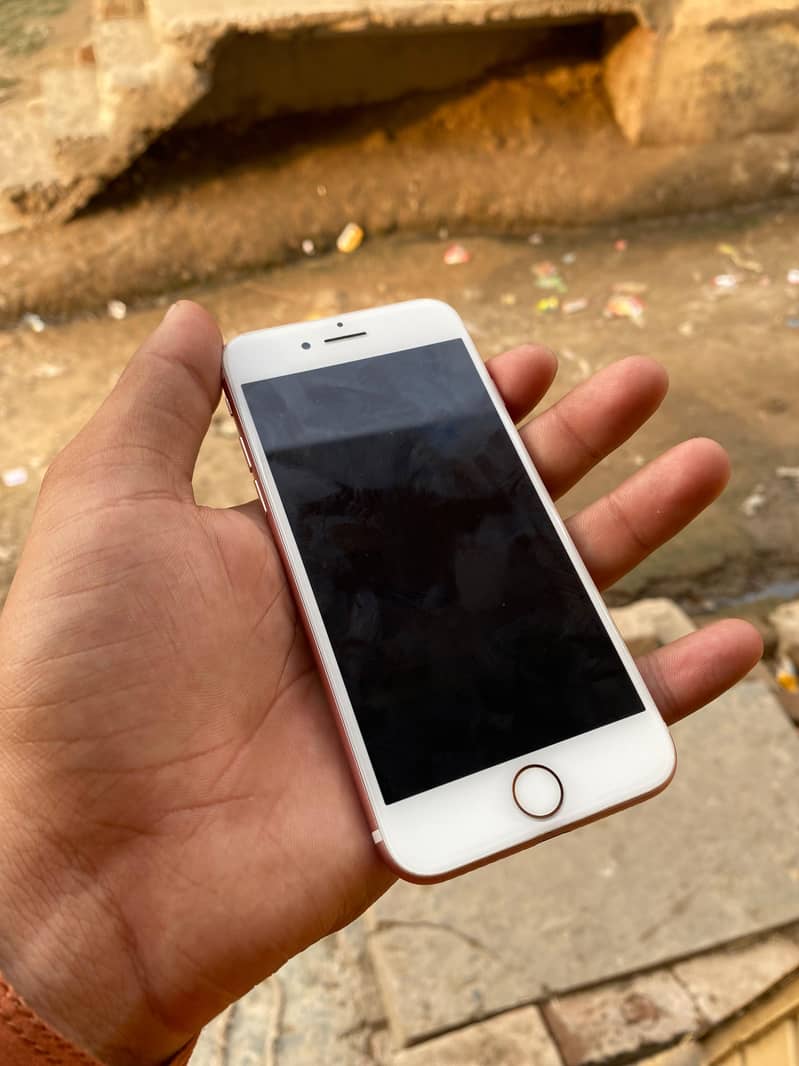 Apple iPhone 7 3