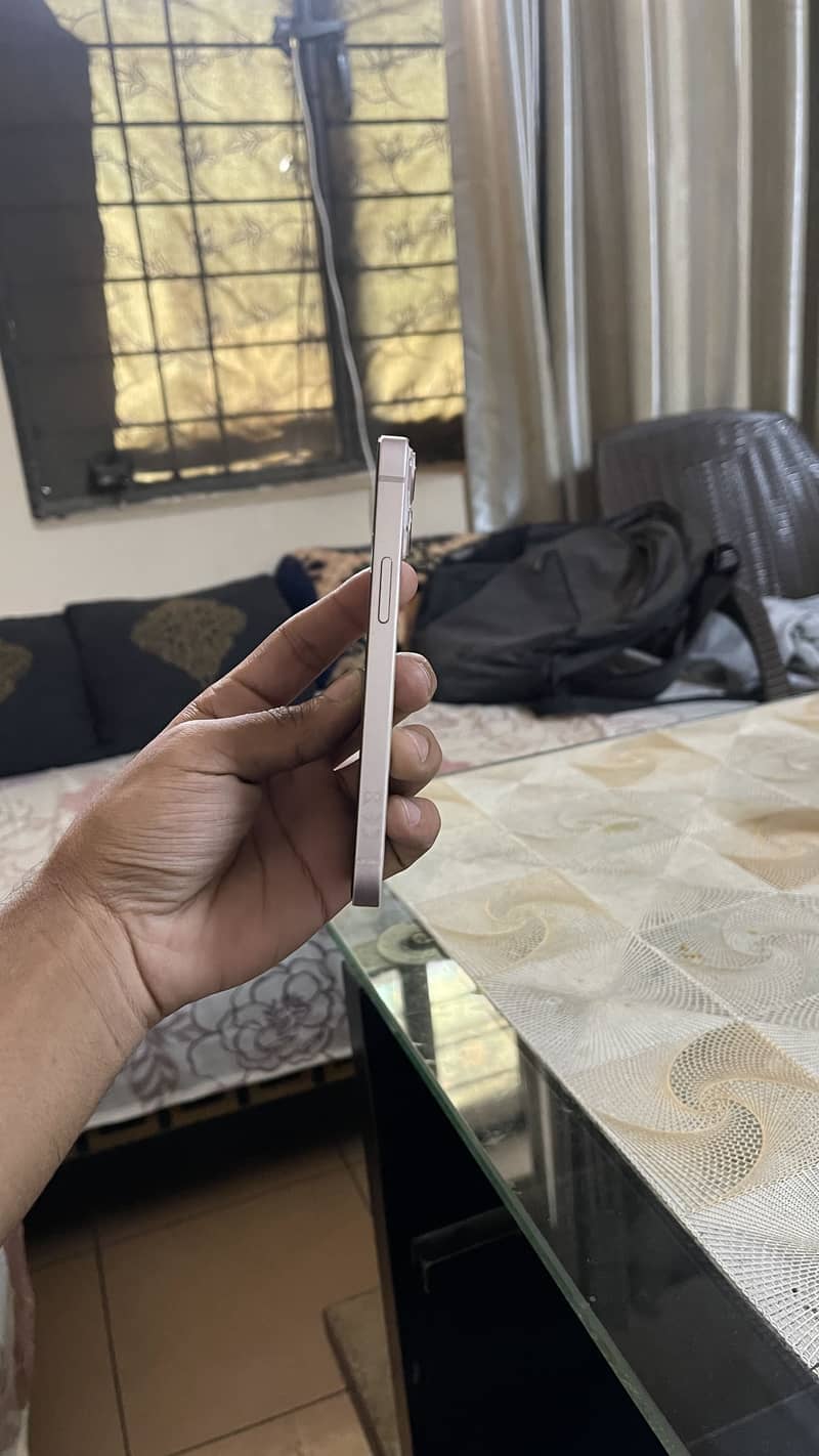 Apple iPhone 13 mini 4