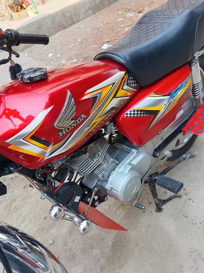 Honda CG 125 model 2025 argent for sale exchange possible