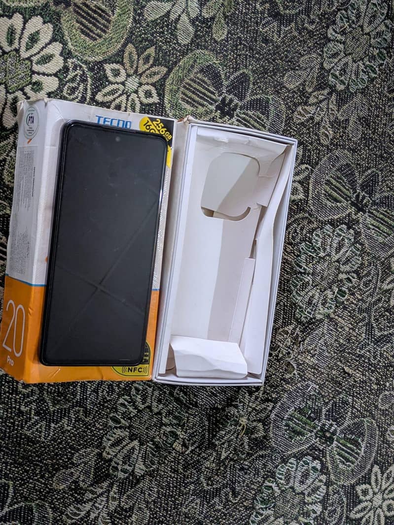 Tecno Spark 20 pro 3