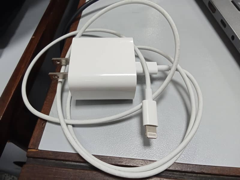 iPhone fast charger 0