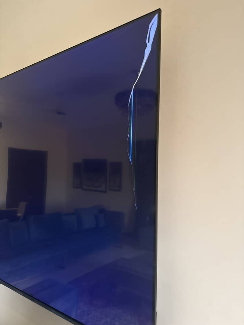 TCL 75 inch  Screen damage / Bleeding  Model 75C645 1