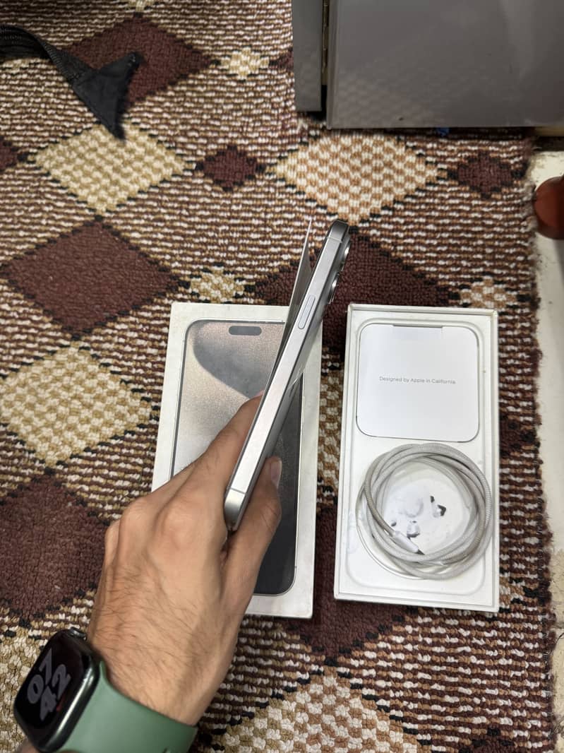 Apple iPhone 15 Pro Max 0