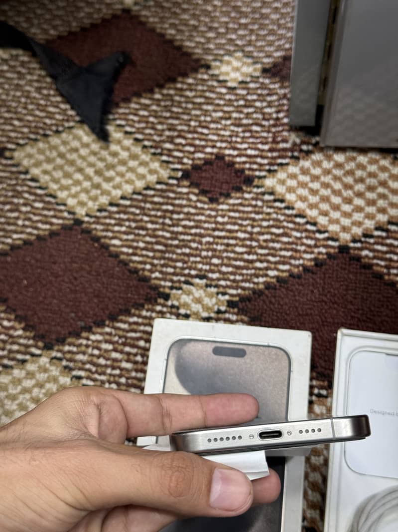 Apple iPhone 15 Pro Max 6