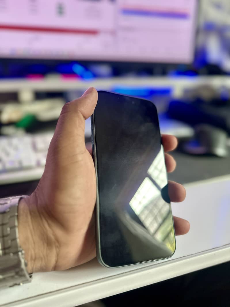 Apple iPhone 16 Plus 1