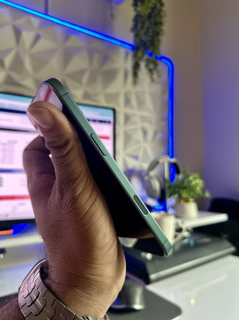 Apple iPhone 16 Plus 5