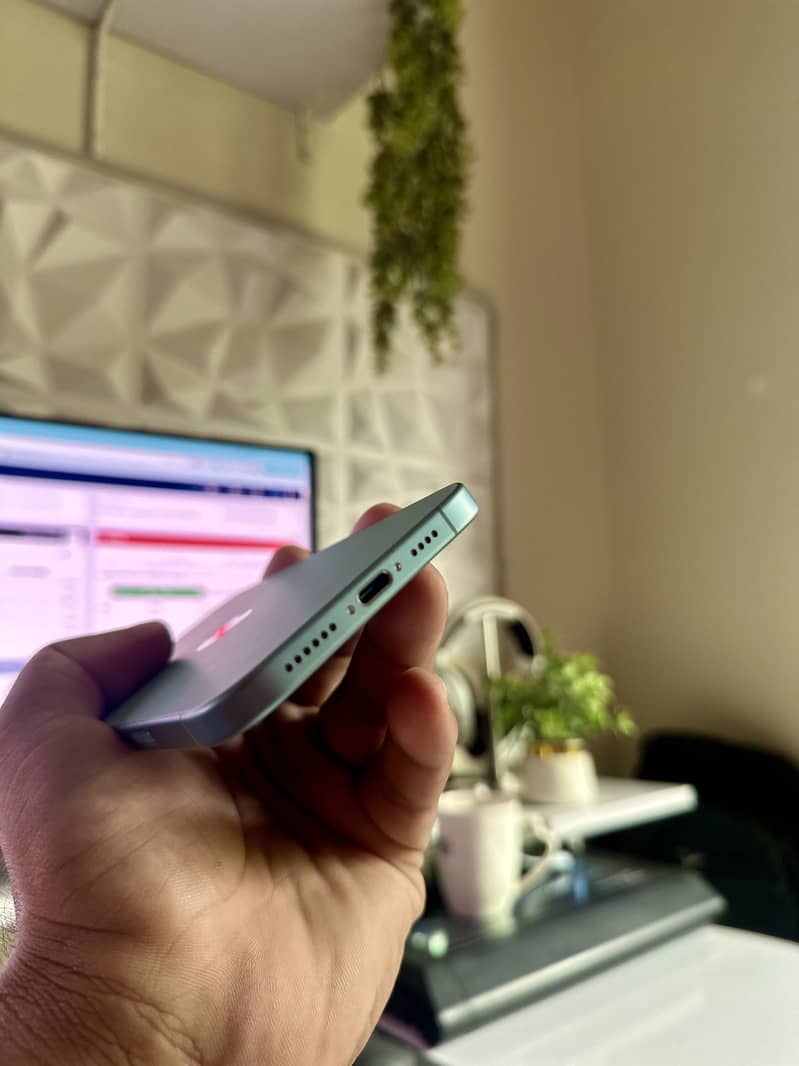 Apple iPhone 16 Plus 6