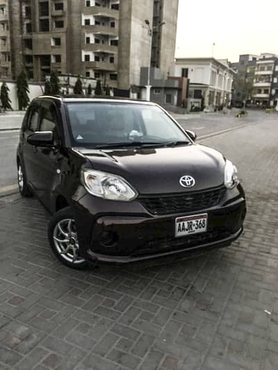 Toyota Passo XLS package (top of the line) model 2017 registered 2021
