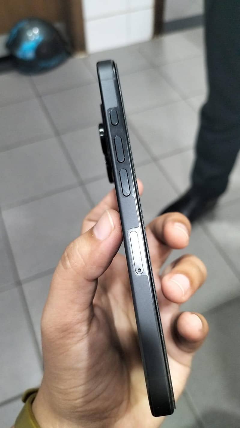 Apple iPhone 16 Pro 1