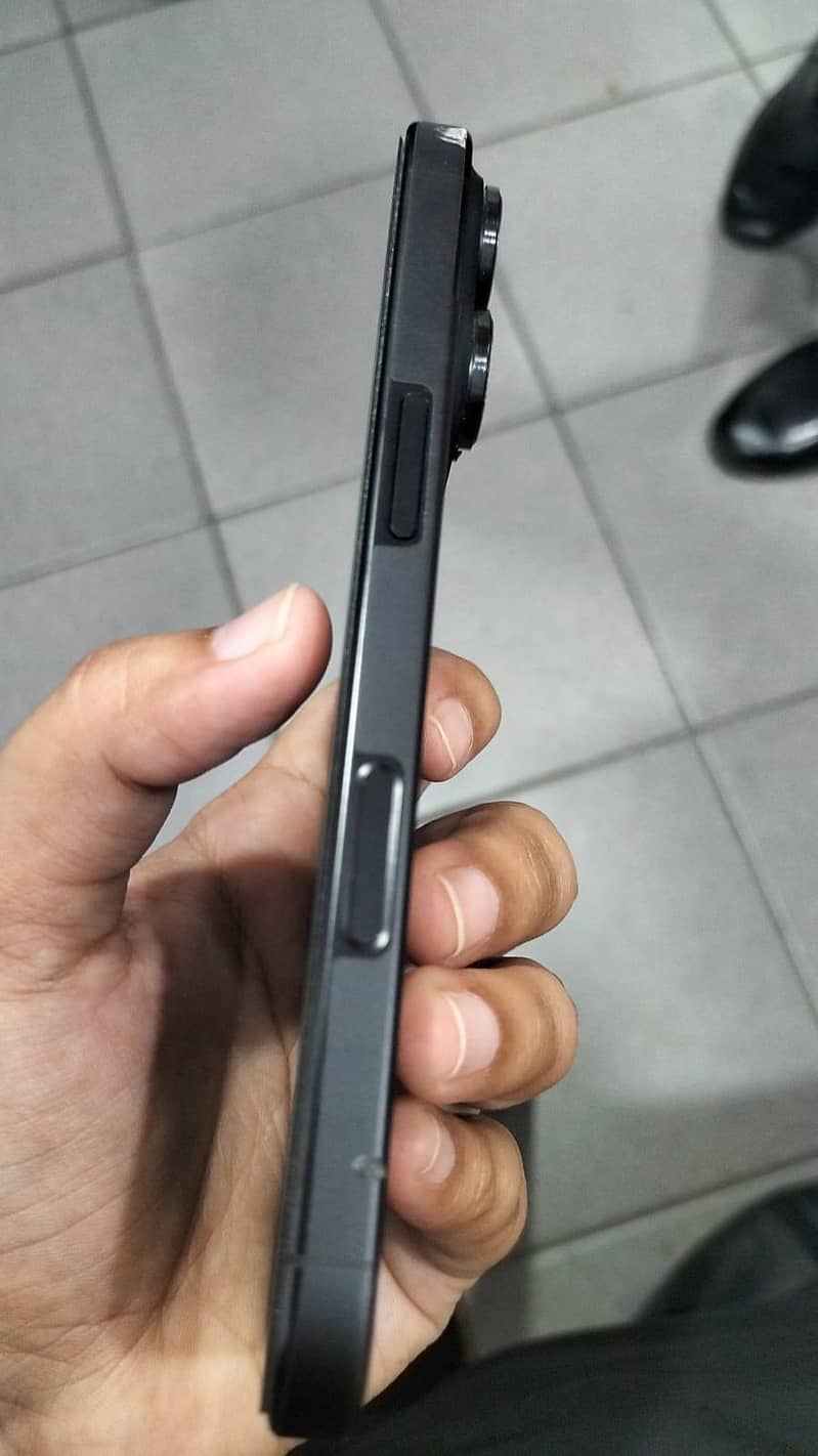 Apple iPhone 16 Pro 2