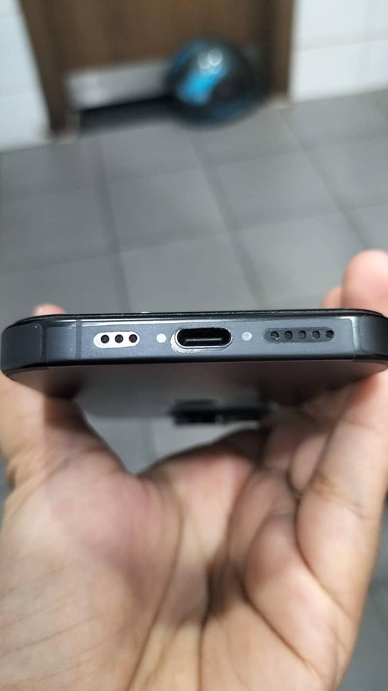 Apple iPhone 16 Pro 3