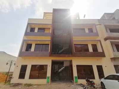 A Prime Location 3 Marla Flat Located In Pine Avenue Is Available For sale