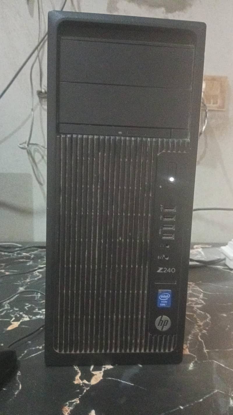 HP. Z240 0