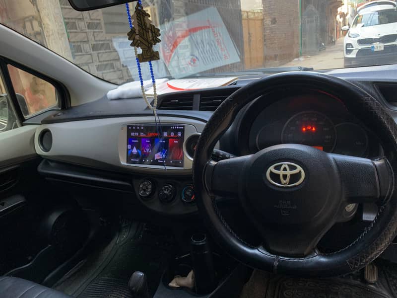 Toyota Vitz 2012 5