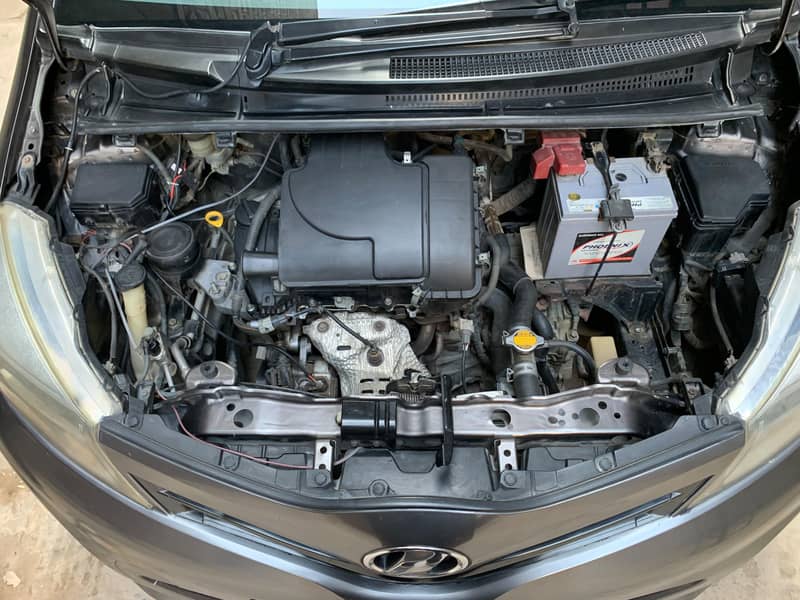 Toyota Vitz 2012 7