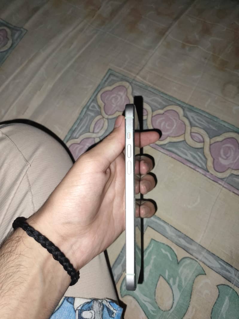 Apple iPhone 15 plus 3