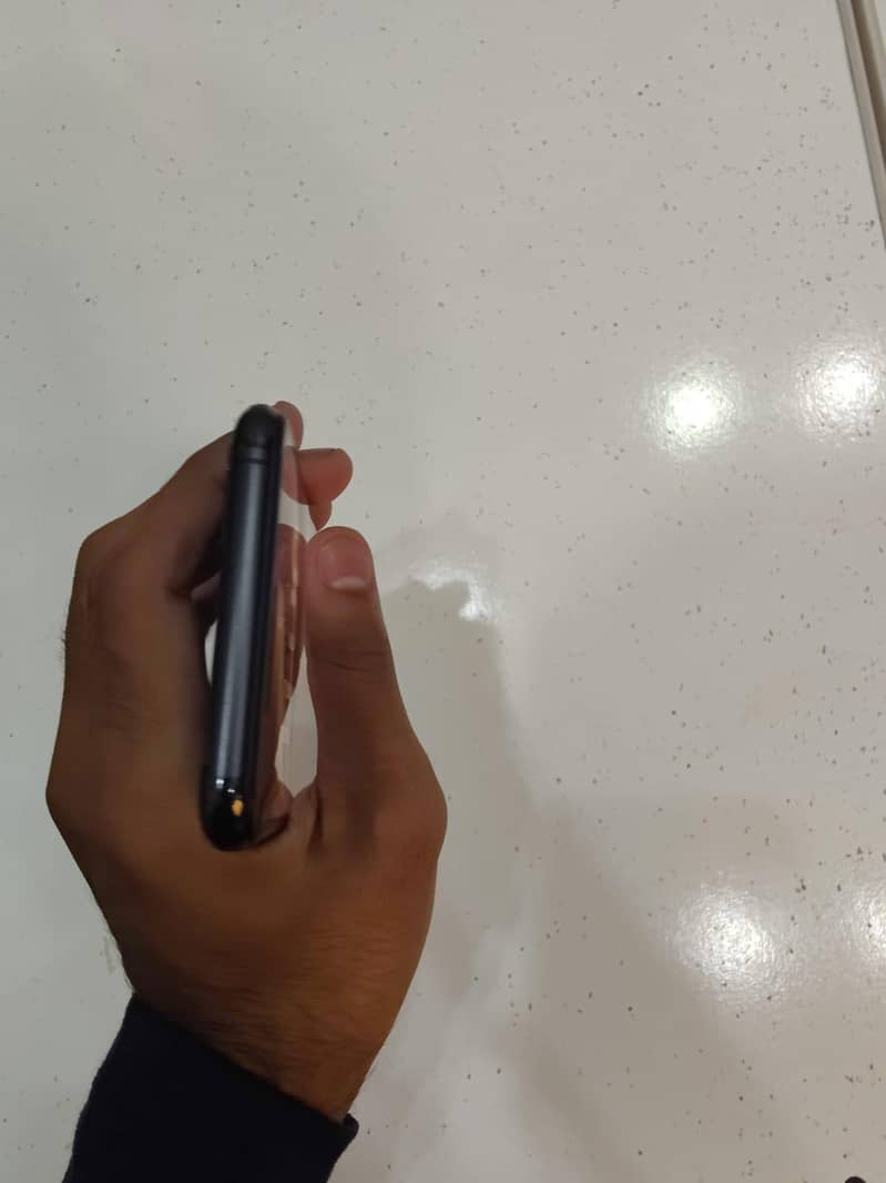 Apple iPhone 11 Pro Max 4