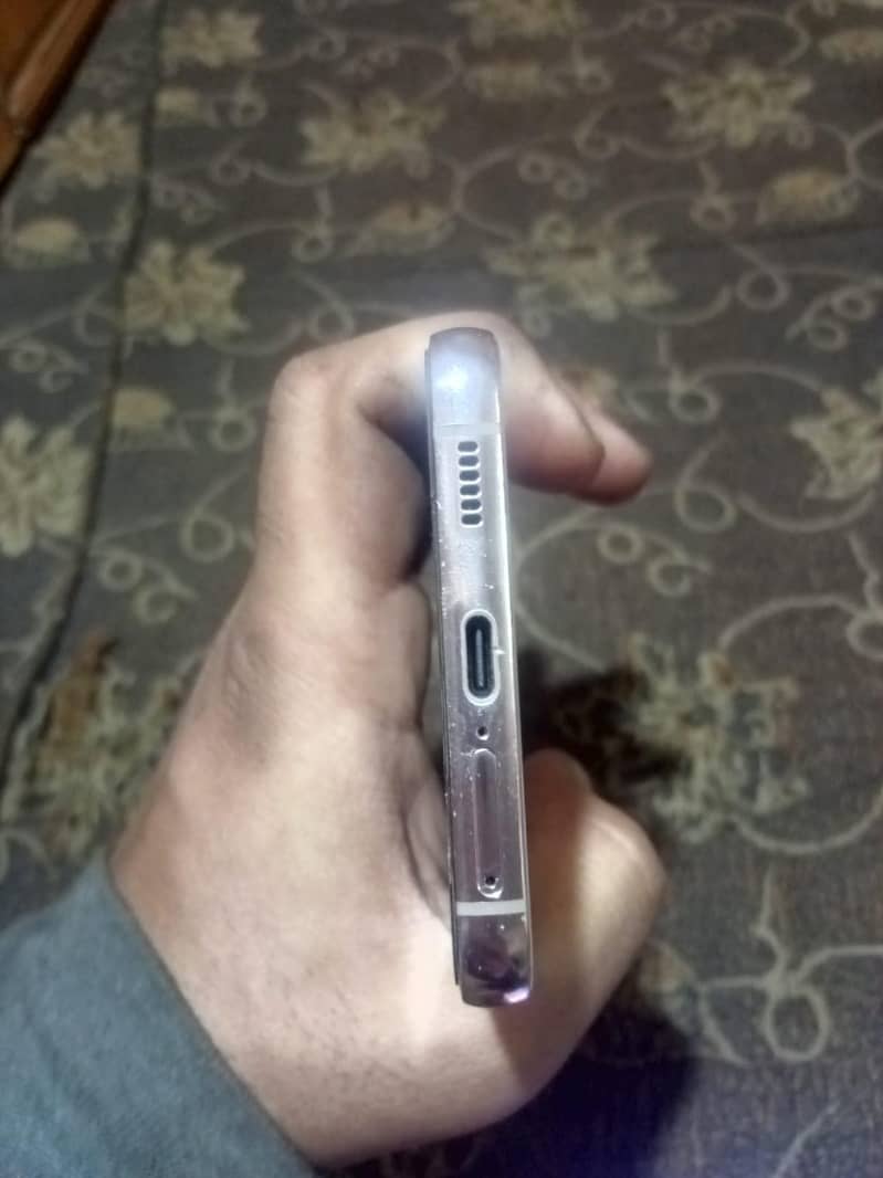 Samsung Mobile S22 Plus 4