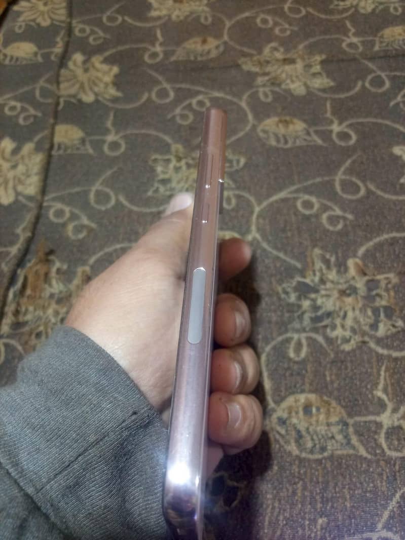 Samsung Mobile S22 Plus 6