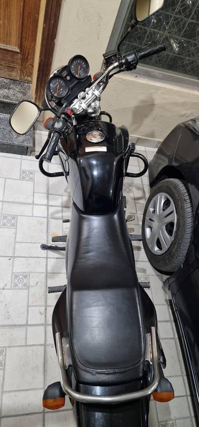 Yamaha YBR 125G in beautiful Metallic Black color