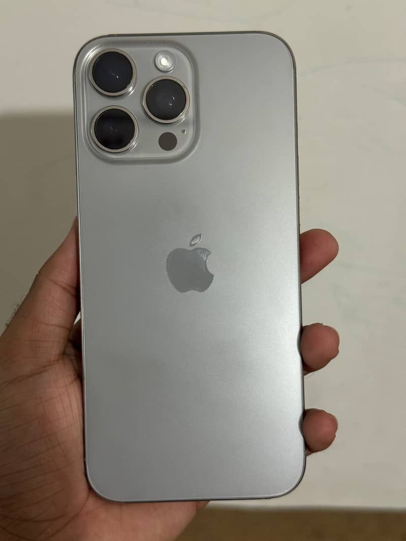 Apple iPhone 16 Pro Max 2
