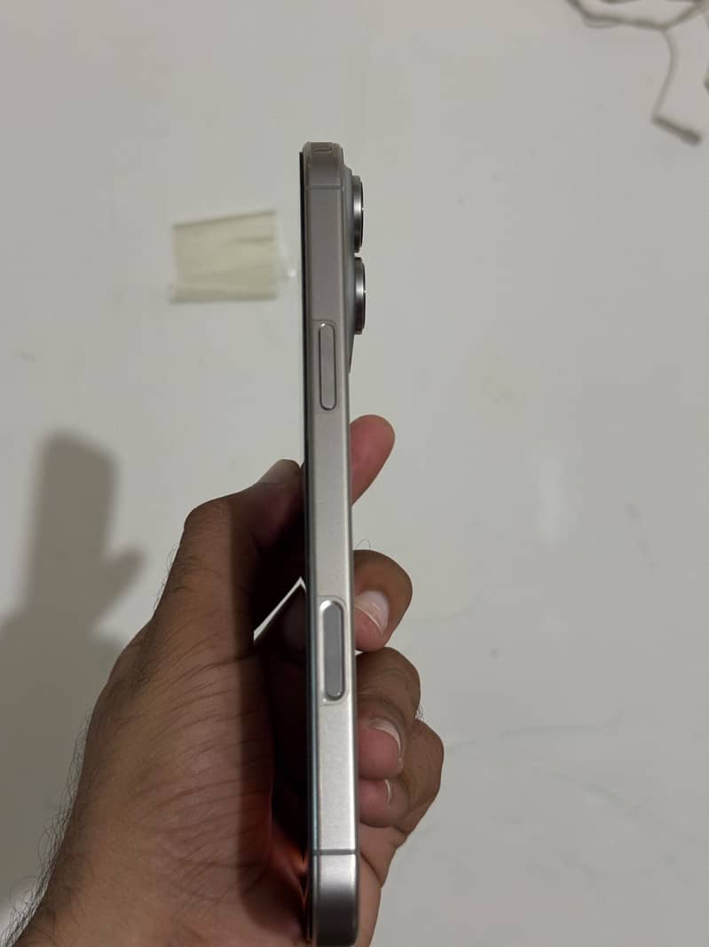 Apple iPhone 16 Pro Max 3