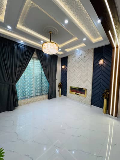 Elegant & Like Brand New 10 Marla House Bahria Town
