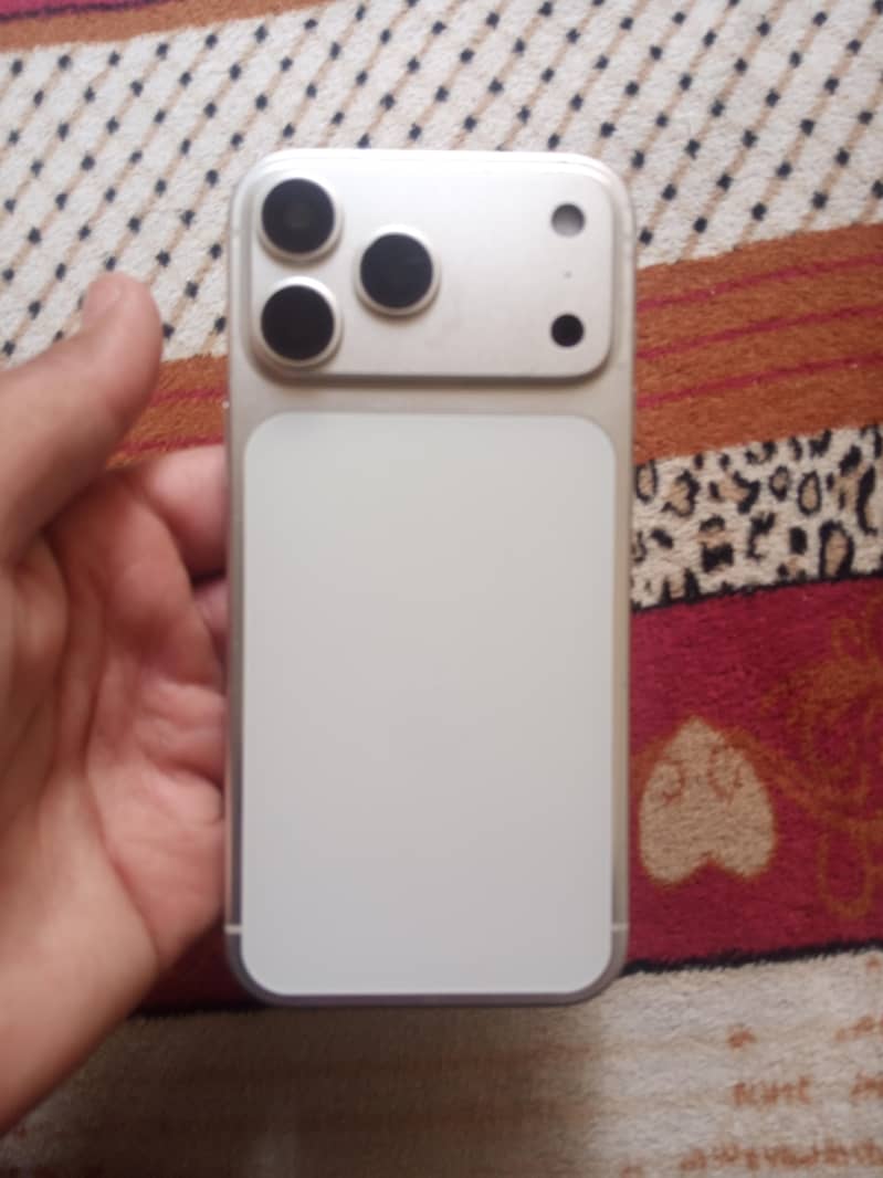 Apple iPhone 17 Pro Max 1