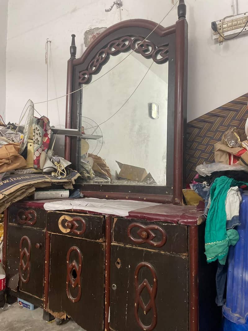 Dressing table rough condition 0