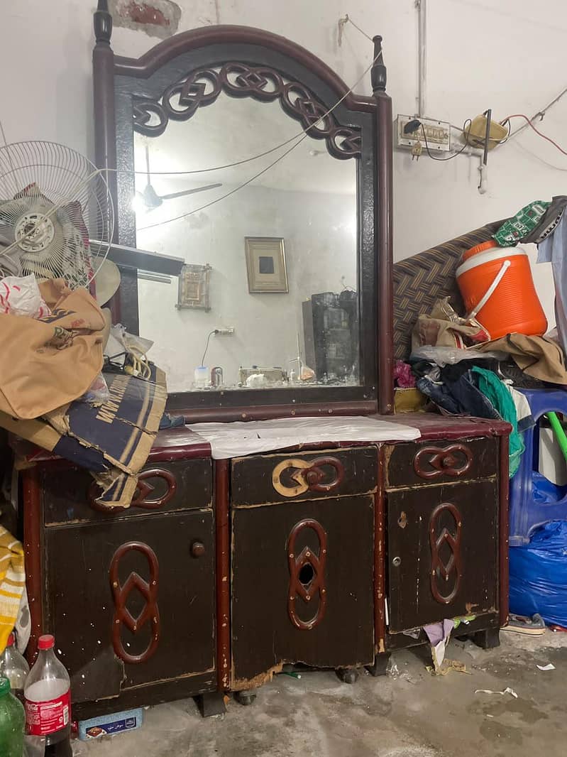 Dressing table rough condition 1