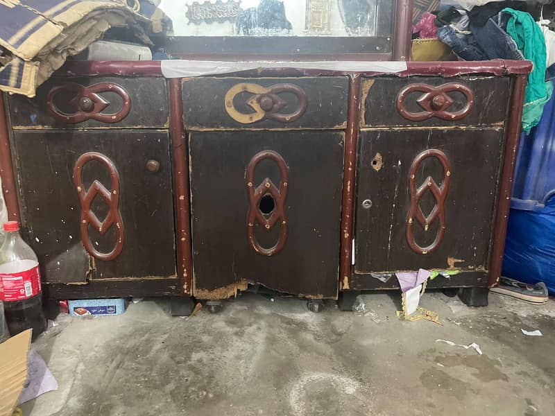 Dressing table rough condition 3