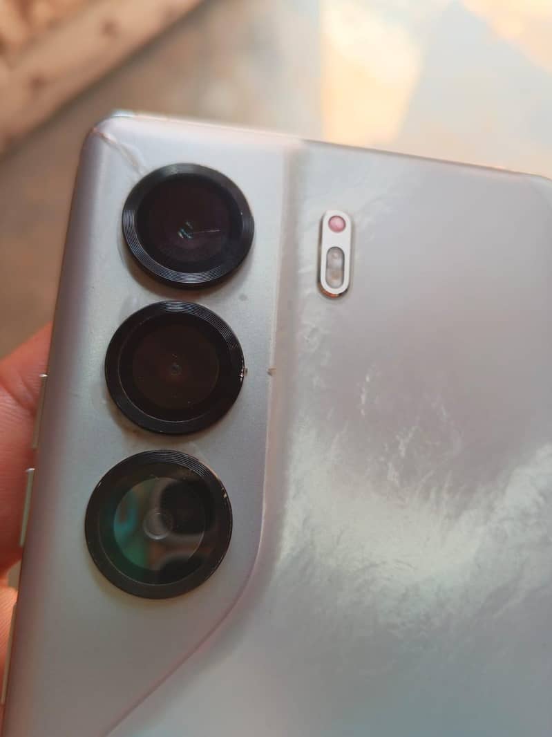 Tecno CAMON 40 Pro 6