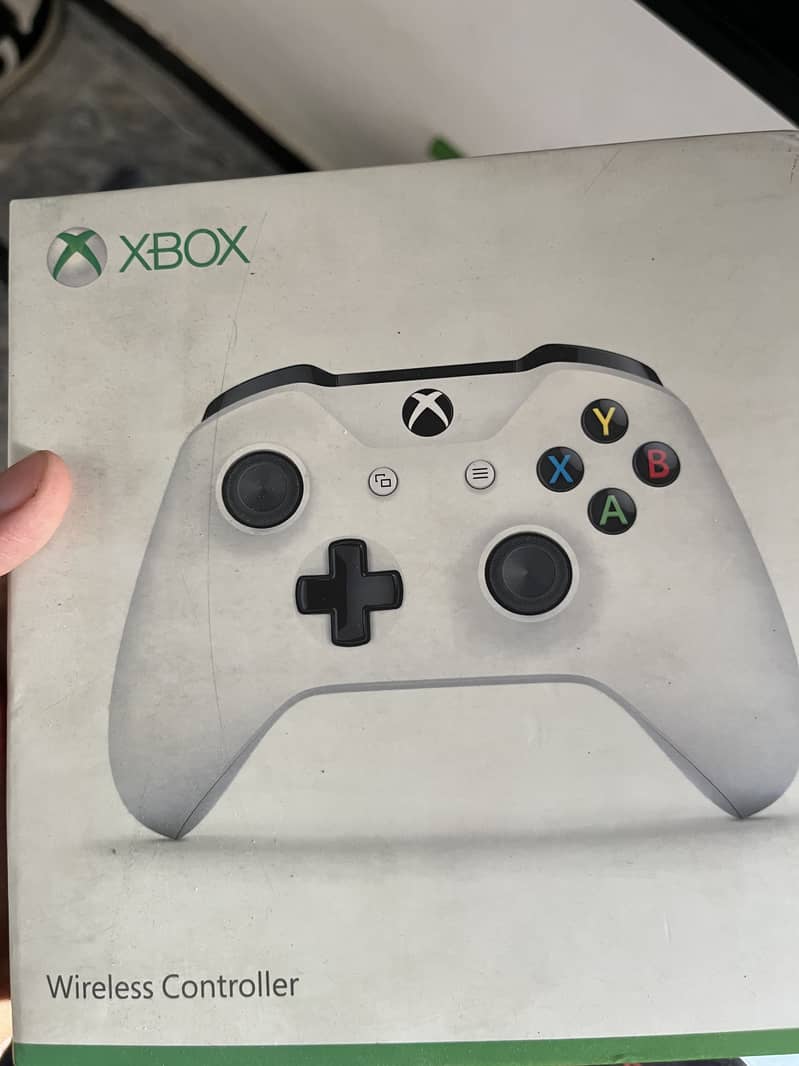 Xbox One With 2 Controllers 4