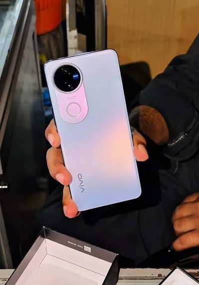 Vivo V50