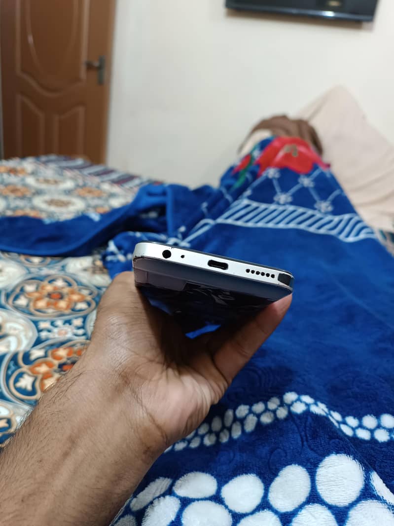 Tecno Spark Go 1 7