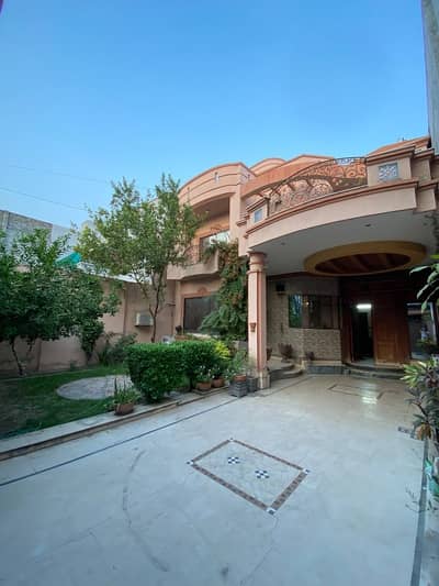 12.5 Marla House With Gas Available in Gulberg Colony For Sale In The Heart Of Gujranwala