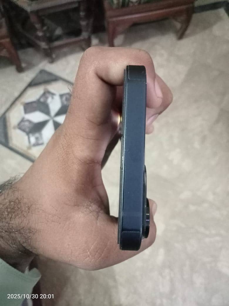 Apple iPhone 13 2