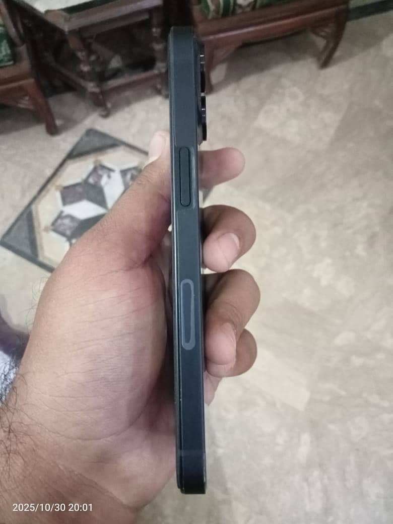 Apple iPhone 13 4