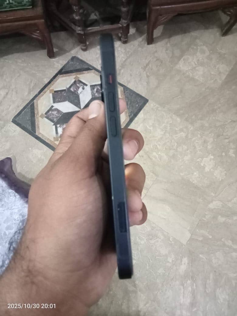 Apple iPhone 13 5